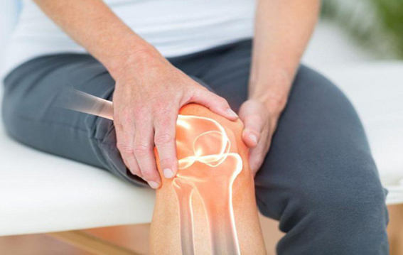 Điều trị viêm khớp gối bằng tế bào gốc trung mô từ mô mỡ (AD-MSC): nguồn tự thân hay đồng loại cho hiệu quả tốt hơn?